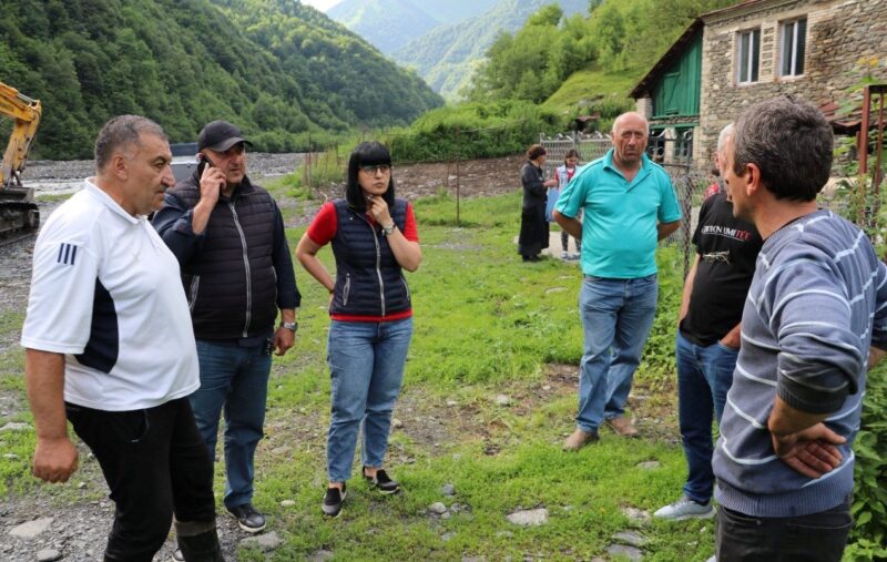 უხვი ნალექისგან მიყენებული ზიანის აღდგენითი სამუშაოები მეოთხე დღეა გრძელდება