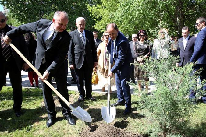 დავით ნარმანიამ  ბრატისლავას სახელობის სკვერი გახსნა