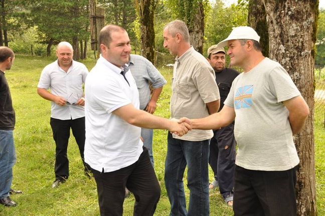 ჭიათურის გამგებელი ნიგოზეთის თემის ორ სოფელში იმყოფებოდა