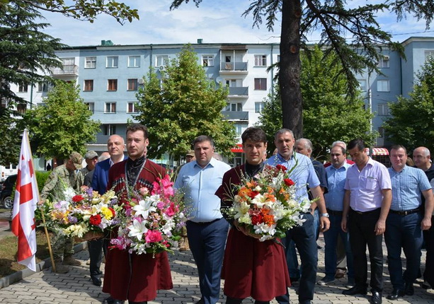 ქუთაისში აგვისტოს ომში დაღუპულ გმირებს პატივი მიაგეს