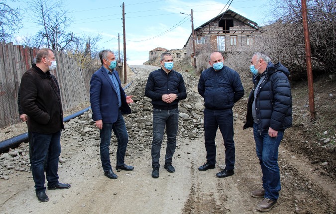 სოფელ იდლეთში გზის სამშენებლო სამუშაოები მიმდინარეობს