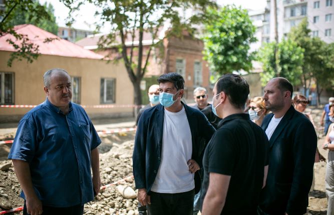 ნაძალადევის რაიონში ეროსი მანჯგალაძის ქუჩის რეაბილიტაცია მიმდინარეობს