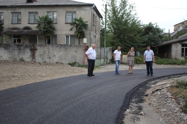 ხონში შიდა საუბნო გზების მოასფალტების სამუშაოები გრძელდება