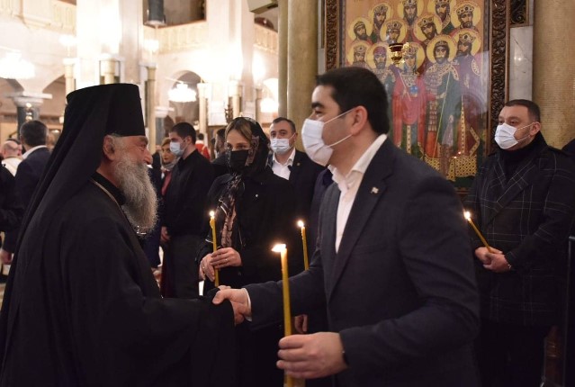 ვულოცავ ყველას, ვინც ამ დღესასწაულს აღნიშნავს. ვულოცავ ჩვენს აფხაზ და ოს ძმებს, რომლებიც ამ დღეს აღნიშნავენ