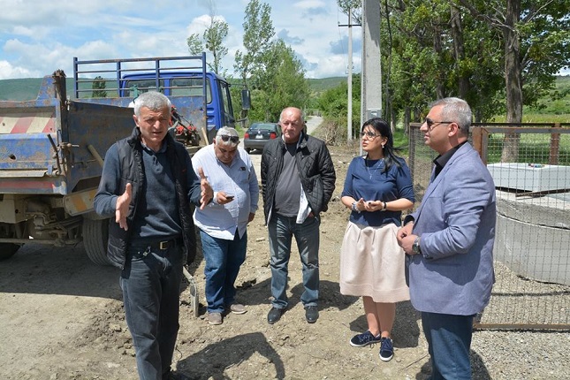 ლევან ზაუტაშვილმა მუხრანის მშენებარე საბავშვო ბაღი დაათვალიერა