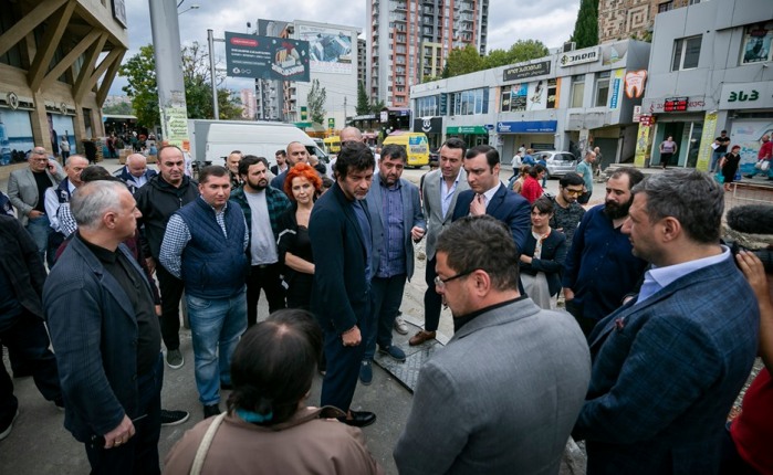 დედაქალაქის მერი ხიზანიშვილისა და ვეკუას ქუჩების სარეაბილიტაციო სამუშაოებს გაეცნო