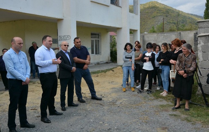 შალვა კერესელიძე, ყვავილის, თანიანთკარის, არაგვისპირის, ჩინთისა და დაბა ჟინვალის მოსახლეობას შეხვდა