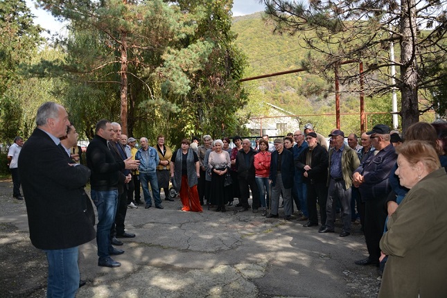 ხელისუფლების წარმომადგენლებმა ღია შეხვედრები ანანურისა და ჭართლის ადმინისტრაციული ერთეულების მოსახლეობასთან გამართეს