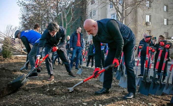 დედაქალაქის მერმა კახეთის გზატკეცილის მიმდებარედ არსებული თარგის გამწვანებაში მიიღო მონაწილეობა