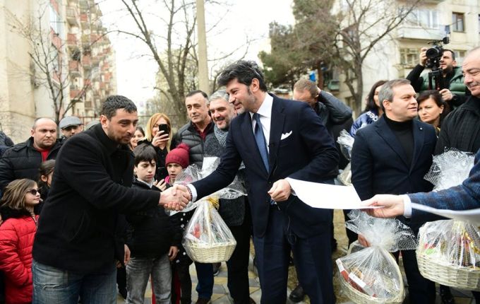 კახა კალაძემ საკუთრების დამადასტურებელი დოკუმენტები კიდევ 19 ოჯახს გადასცა