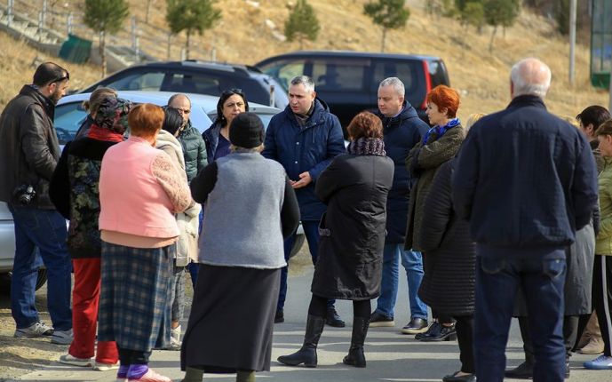 ბესარიონ სიმონიშვილი  გლდანის რაიონში მცხოვრებ დევნილ ოჯახებს შეხვდა